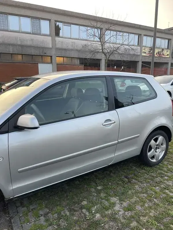 Usata VW Polo Trendline 75 CV (55 kW) 2005 Grigio Utilitaria