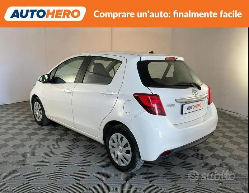 Usata Toyota Yaris Active 70 CV (51 kW) 2015 Bianco Utilitaria