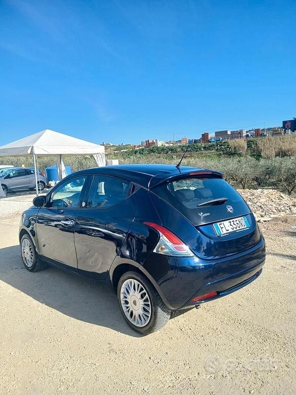 Usata Lancia Ypsilon 69 CV (50 kW) 2018 Blu Utilitaria