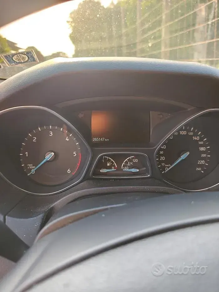 Usata Ford Focus 120 CV (88 kW) 2015 Grigio Station wagon