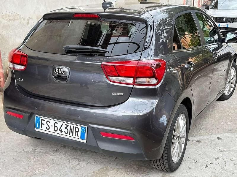 Usata Kia Rio 90 CV (66 kW) 2019 Grigio Berlina