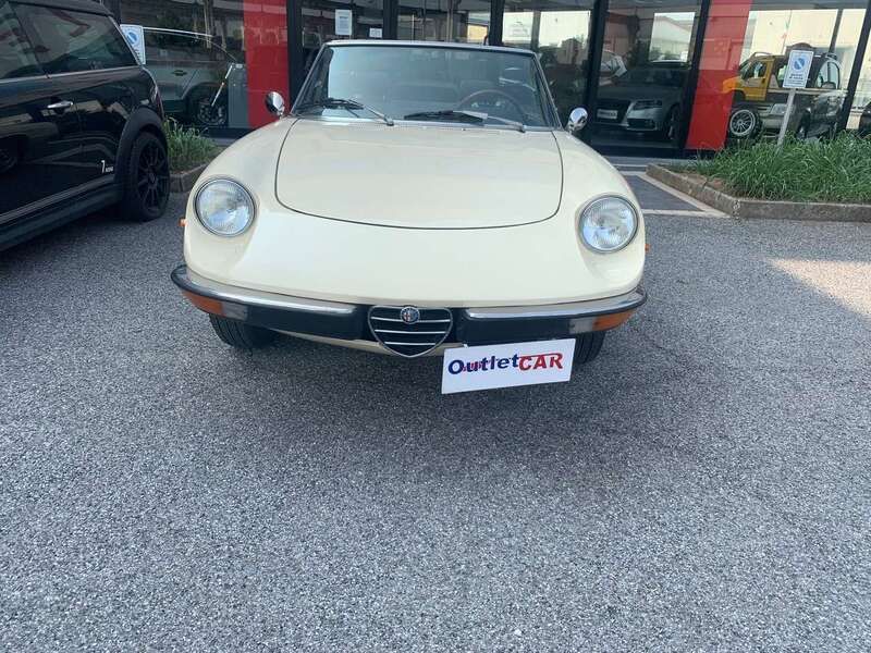 Usata Alfa Romeo 2000 87 CV (63 kW) 1973 Panna Cabrio