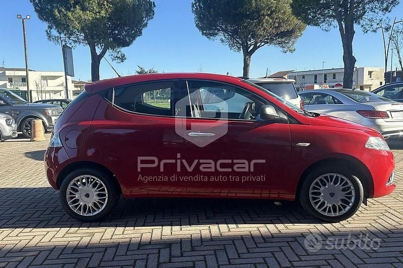 Usata Lancia Ypsilon 69 CV (50 kW) 2018 Rosso Utilitaria