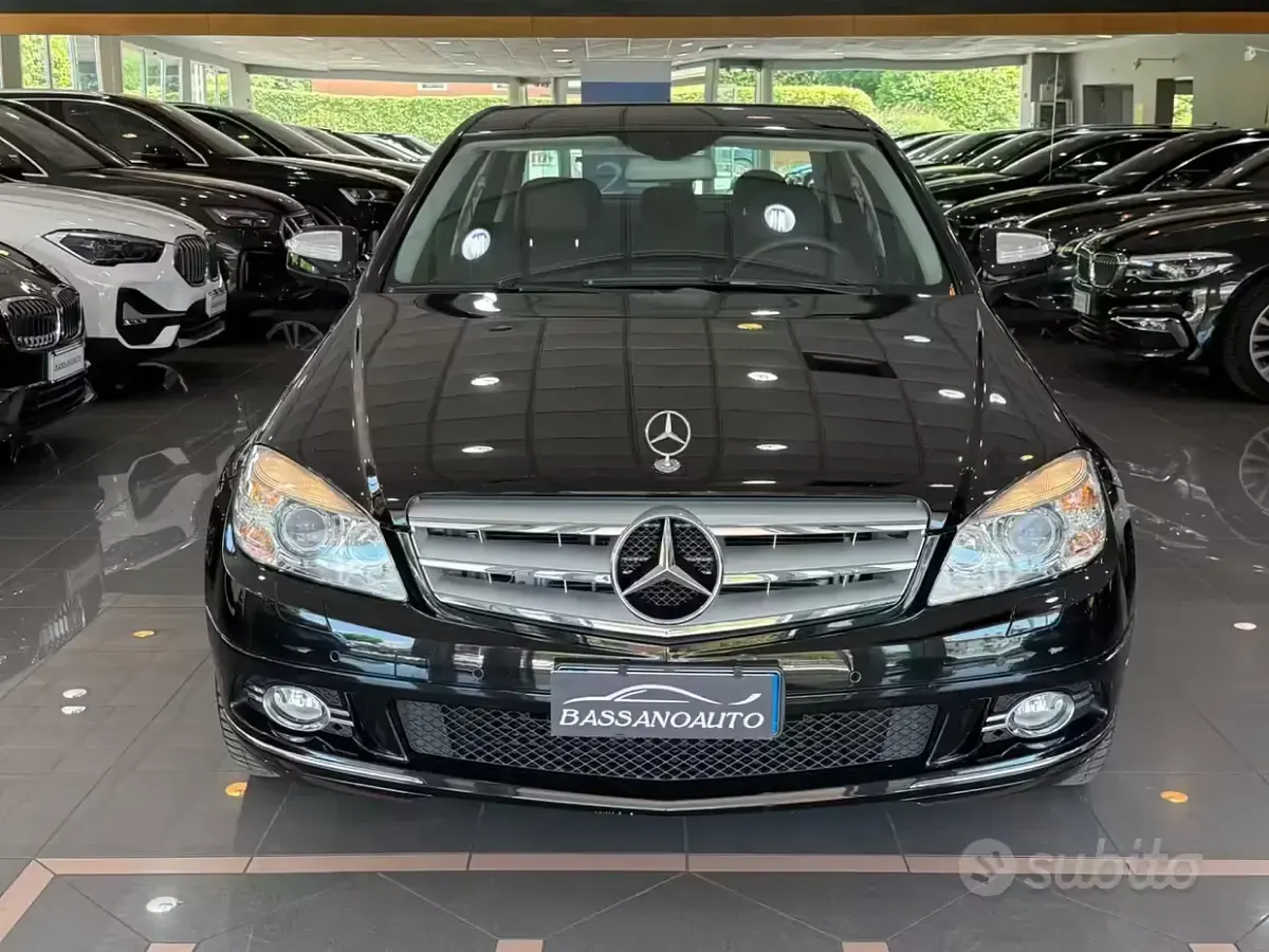 Usata Mercedes E350 231 CV (169 kW) 2010 Nero Berlina