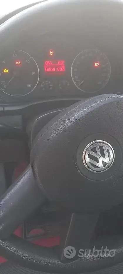 Usata VW Golf IV 105 CV (77 kW) 2005 Berlina