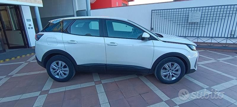 Usata Peugeot 3008 Active 130 CV (95 kW) 2021 Bianco SUV