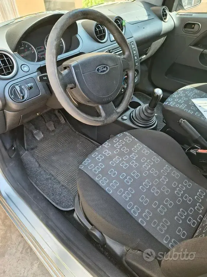 Usata Ford Fiesta 75 CV (55 kW) 2005 Utilitaria