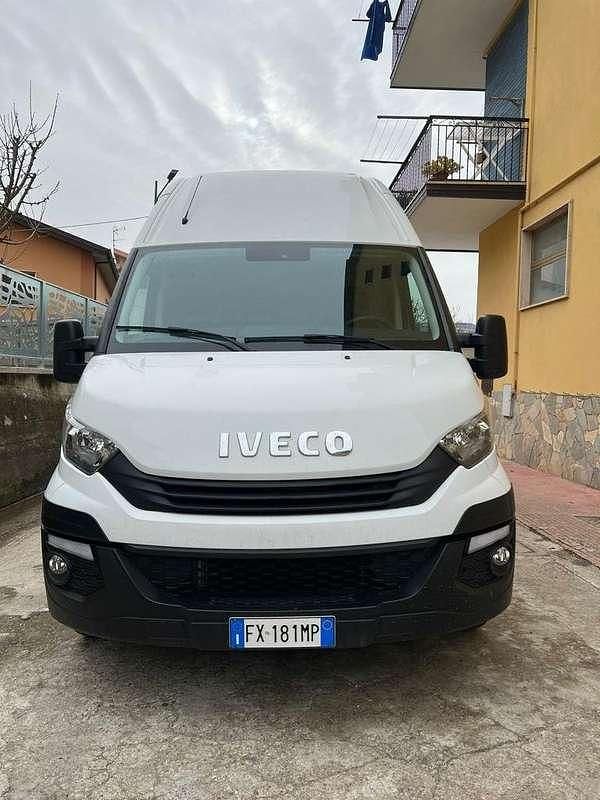 Bianco Usata 2019 Iveco Daily Furgone | 22.000 € (Buon prezzo) - Immagine 1/4