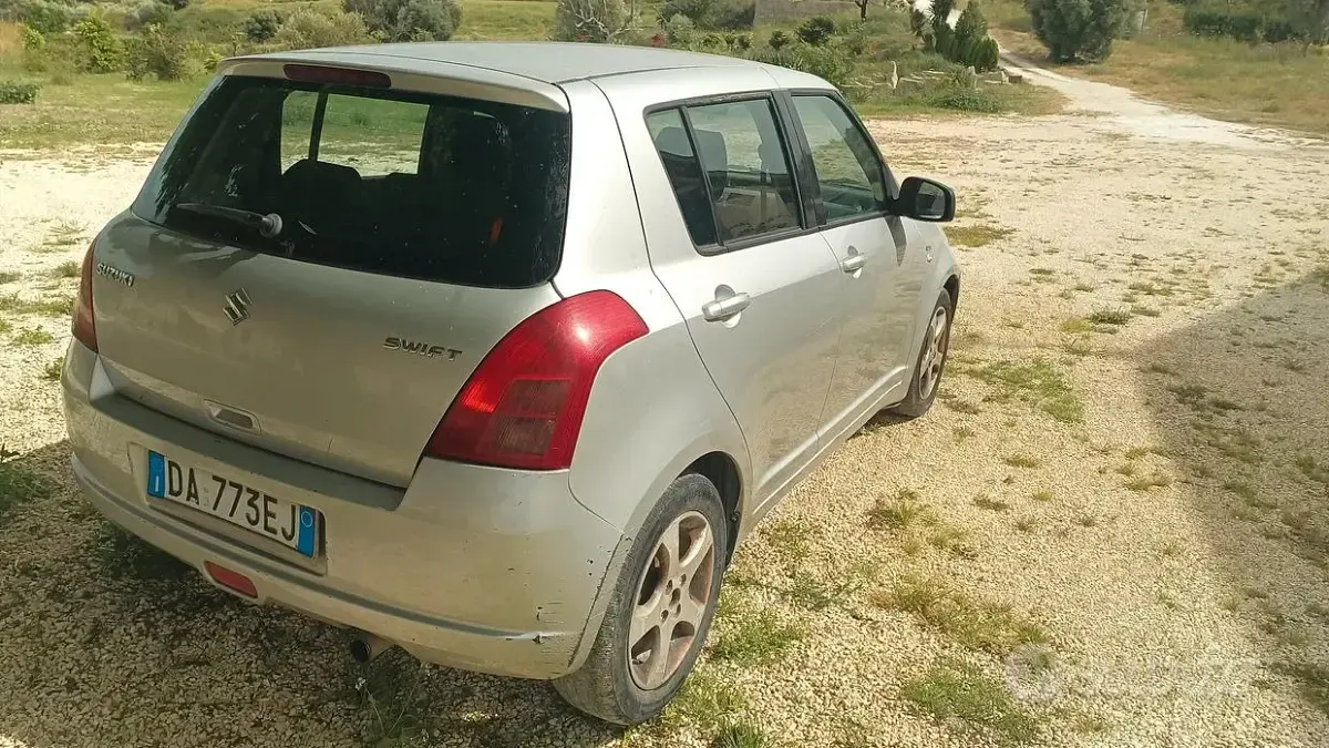 Usata Suzuki Swift 69 CV (50 kW) 2006 Grigio Utilitaria