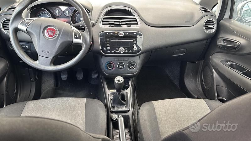 Usata Fiat Punto Lounge 85 CV (62 kW) 2015 Grigio Utilitaria