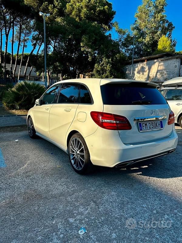 Begagnad Mercedes B200 156 HK (114 kW) 2017 Vit Minibuss