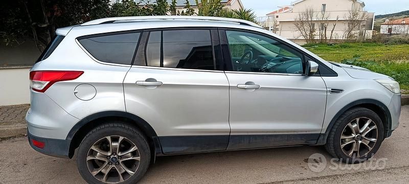 Usata Ford Kuga 140 CV (102 kW) 2014 Grigio SUV