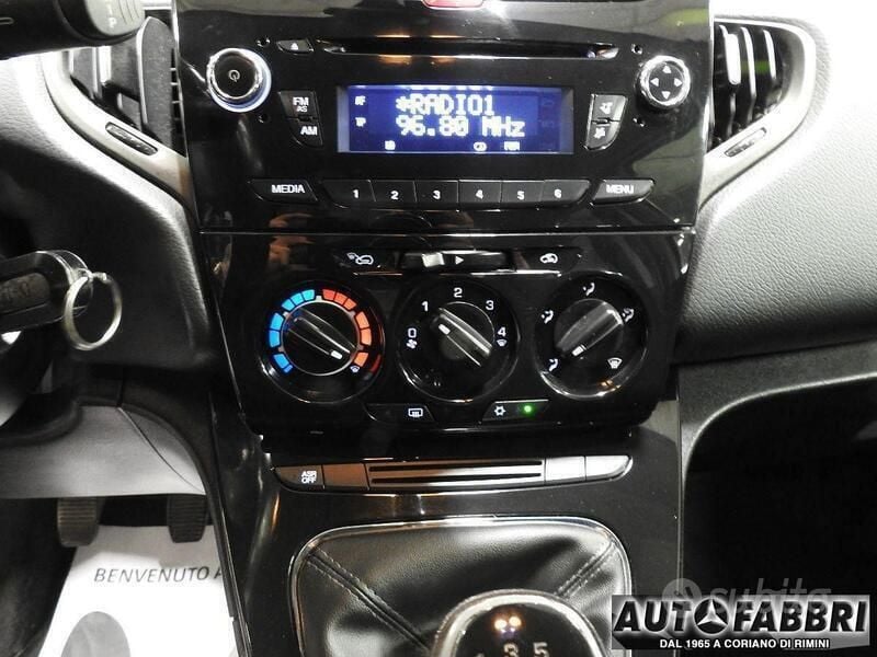 Usata Lancia Ypsilon Gold 69 CV (50 kW) 2012 Bianco Utilitaria