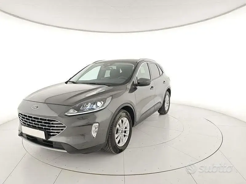 Usado Ford Kuga Titanium 120 CV (88 kW) 2024 Gris SUV