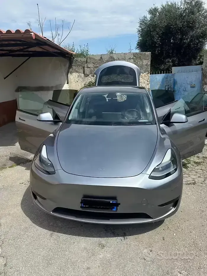 Usata Tesla Model Y Standard Range 250 kW (340 CV) 2024 Grigio SUV