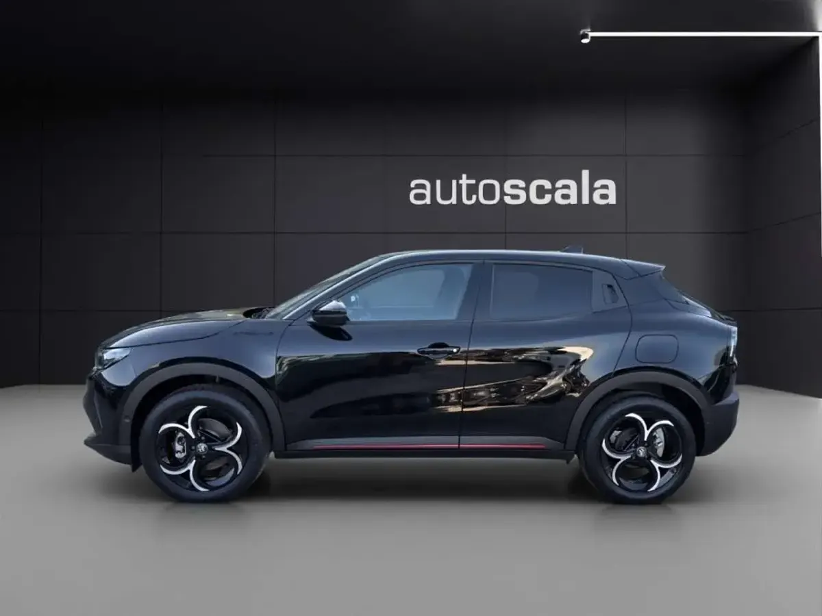 Nuova Alfa Romeo GT Junior Edizione Speciale 136 CV (100 kW) 2025 Nero SUV
