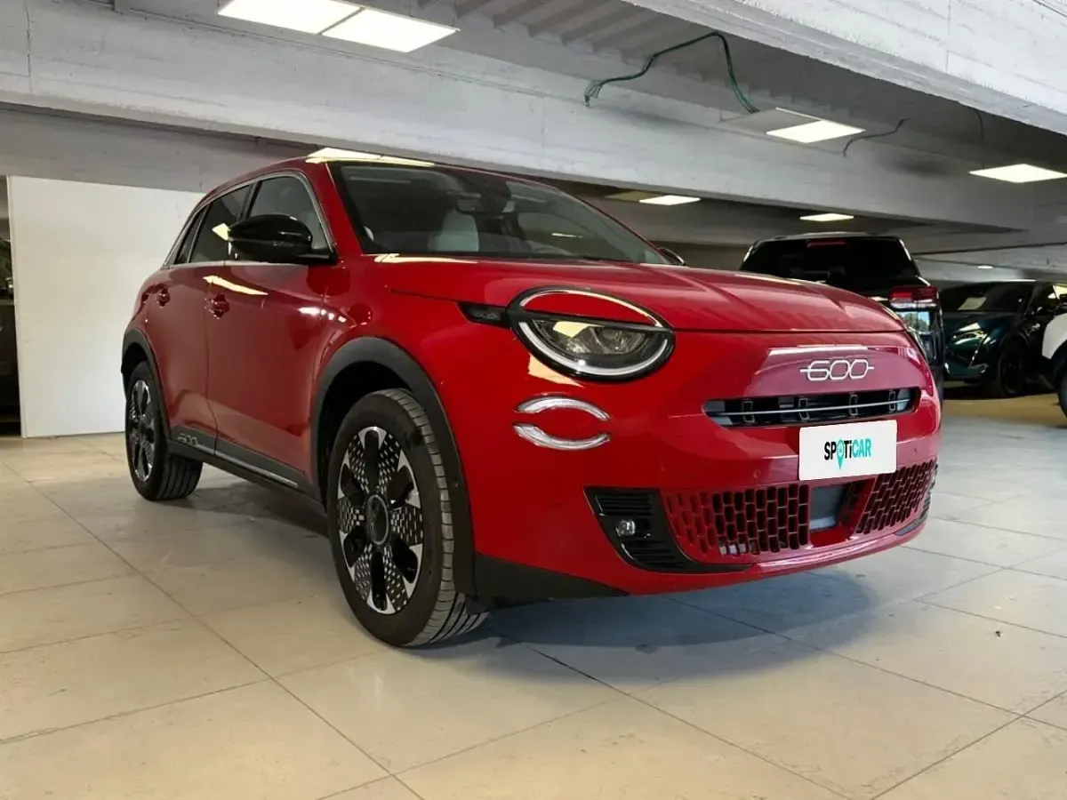 Usata Fiat 600 La Prima 110 CV (80 kW) 2025 Rosso SUV