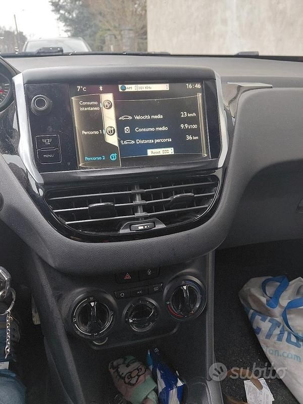 Usata Peugeot 208 82 CV (60 kW) 2012 Grigio Utilitaria