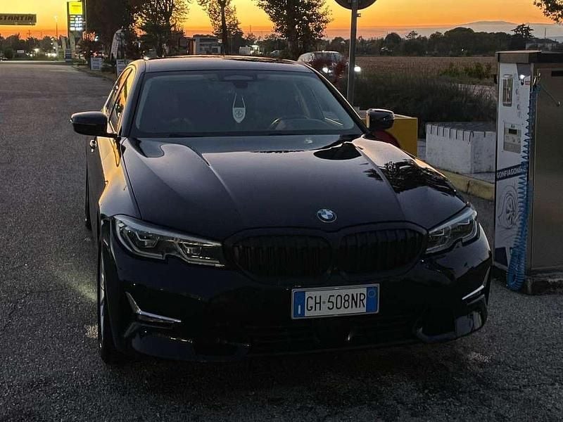 Usata BMW 330e Luxury Line 184 CV (135 kW) 2020 Nero Berlina