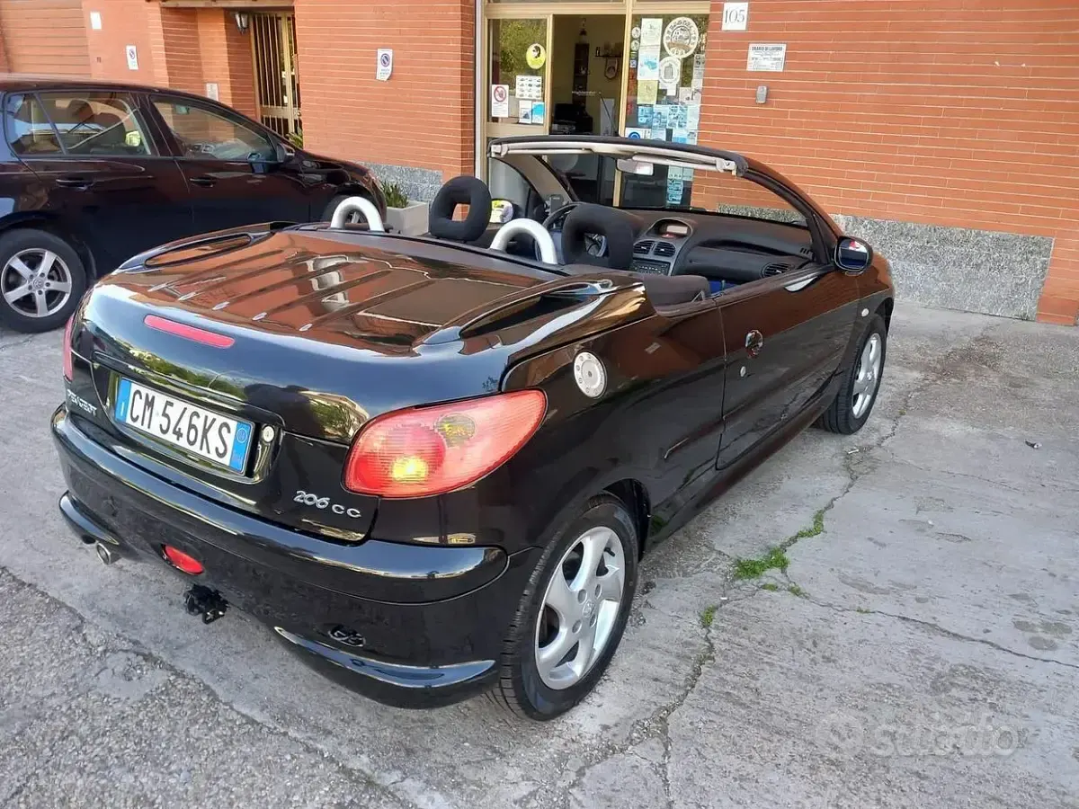 Usata Peugeot 206 CC 109 CV (80 kW) 2004 Nero Cabrio