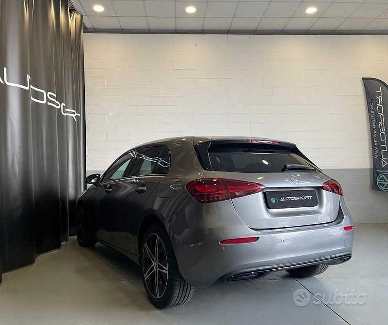 Usata Mercedes A180 Advanced Plus 116 CV (85 kW) 2023 Grigio scuro Berlina