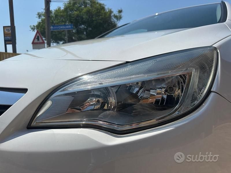 Usata Opel Astra Cosmo 125 CV (91 kW) 2012 Bianco Station wagon