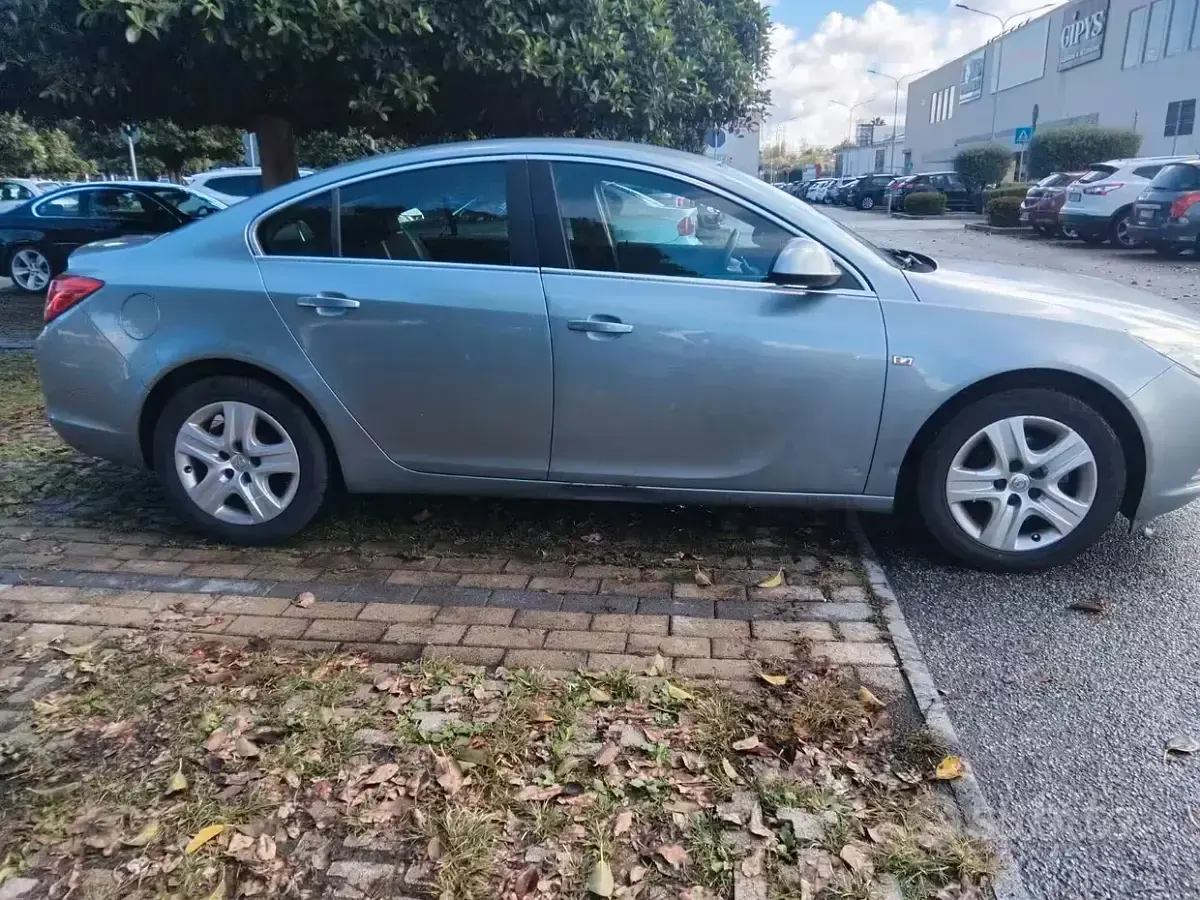 Usata Opel Insignia 130 CV (95 kW) 2011 Bluazzurro Berlina