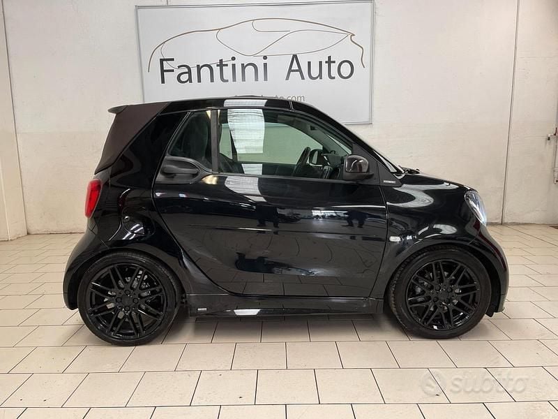 Usata Smart ForTwo Cabrio Brabus 125 CV (91 kW) 2018 Nero Cabrio