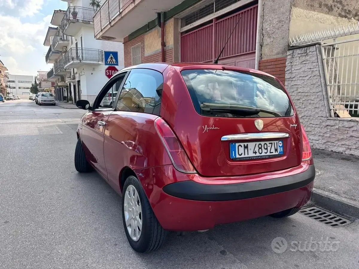 Usata Lancia Ypsilon 69 CV (50 kW) 2004 Arancione Utilitaria