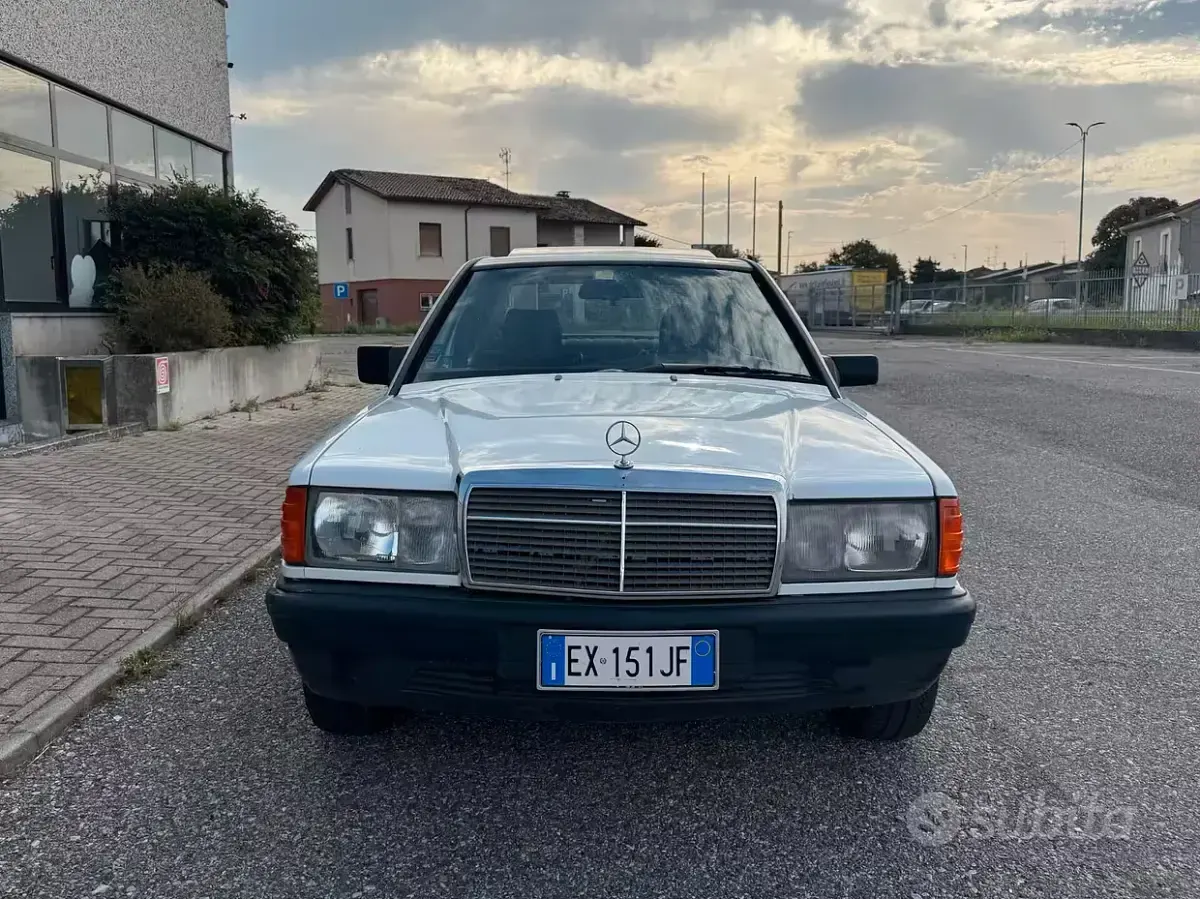 Usata Mercedes 190 90 CV (66 kW) 1988 Bianco Berlina