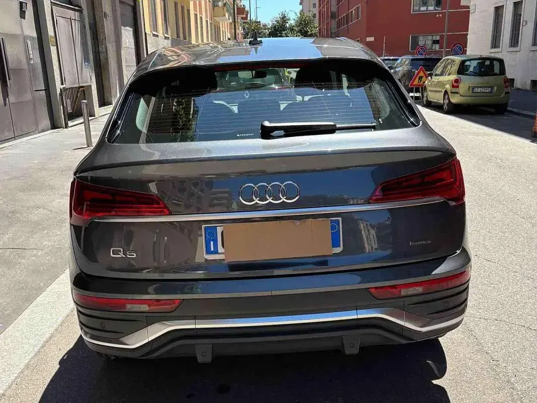 Usata Audi Q5 Sportback Ambiente 204 CV (150 kW) 2023 Grigio SUV