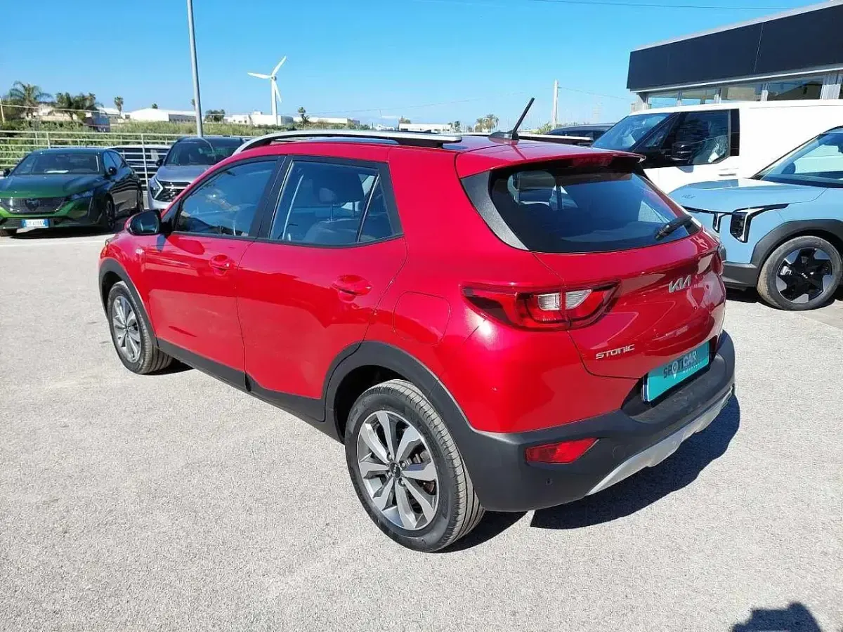 Używany Kia Stonic Urban 83 KM (61 kW) 2023 Czerwony SUV