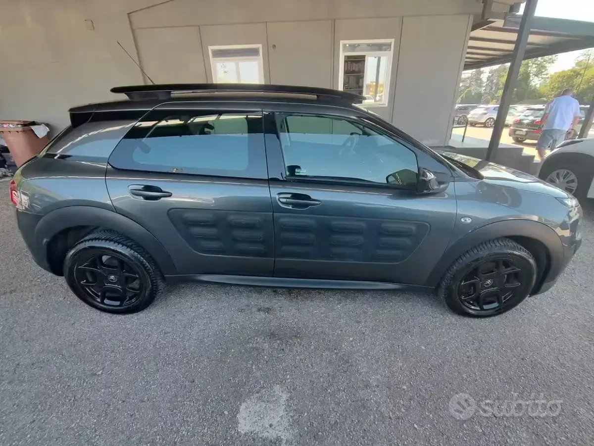 Usata Citroën C4 Shine 82 CV (60 kW) 2017 Nero SUV