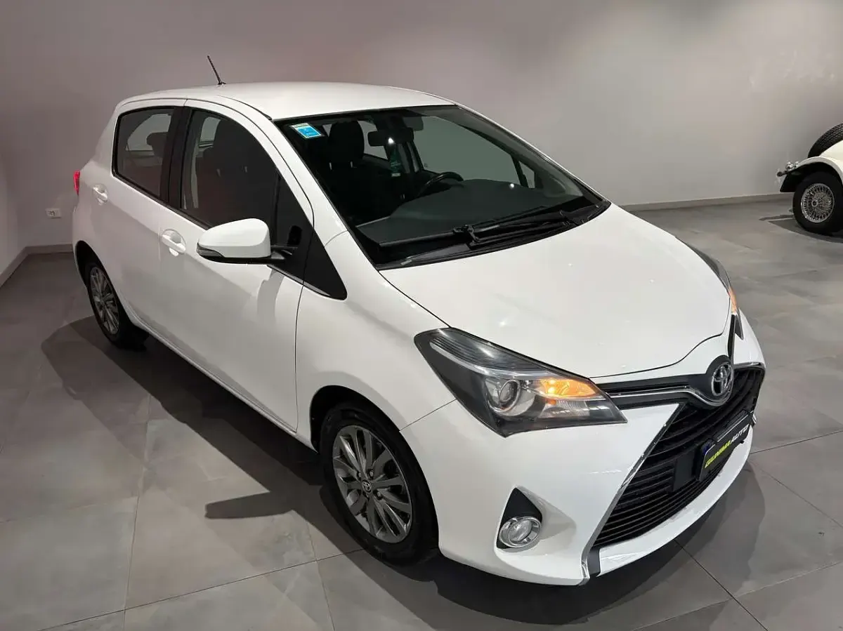 Usata Toyota Yaris 69 CV (50 kW) 2017 Bianco Berlina