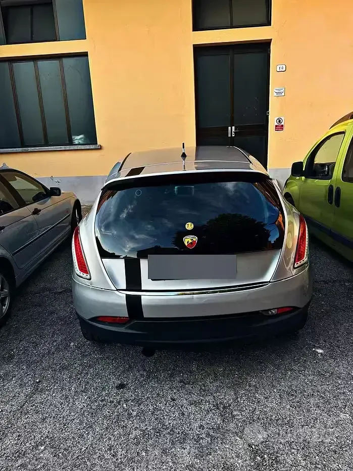 Usata Lancia Delta 120 CV (88 kW) 2008 Grigio Utilitaria