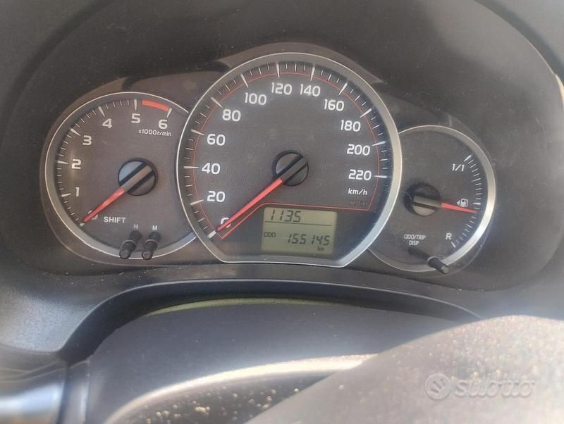 Usata Toyota Yaris 90 CV (66 kW) 2013 Grigio Berlina