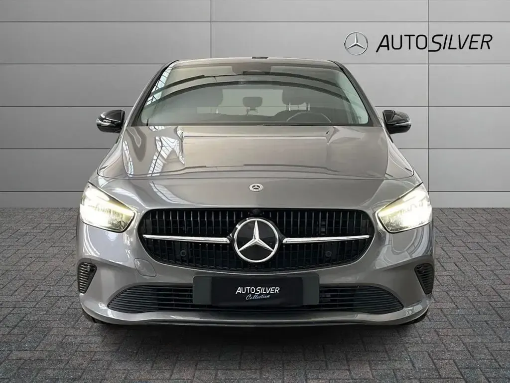 Usata Mercedes B180 Advanced Plus 116 CV (85 kW) 2023 Grigio / metallizzato Utilitaria
