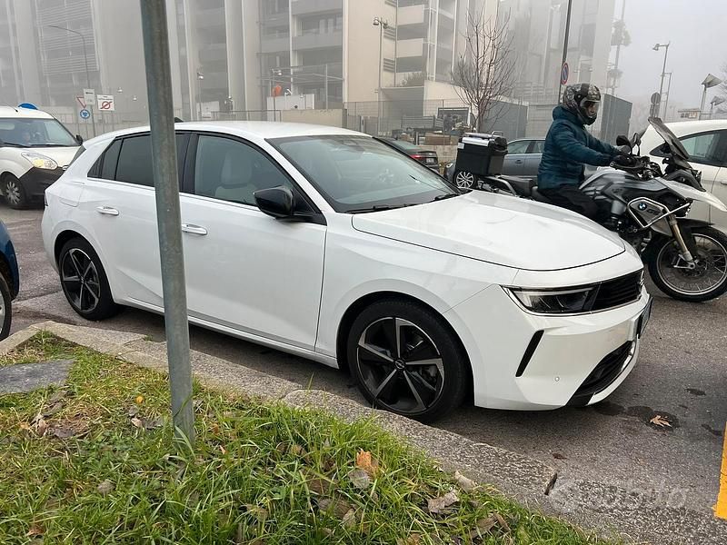 Usata Opel Astra Business Elegance 131 CV (96 kW) 2023 Bianco Berlina