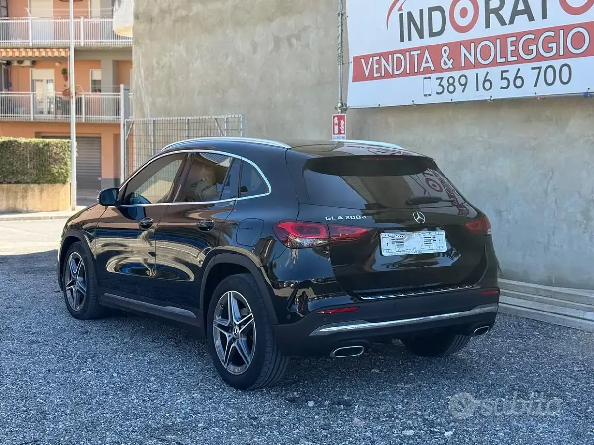 Usata Mercedes GLA200 Premium 150 CV (110 kW) 2021 Nero SUV