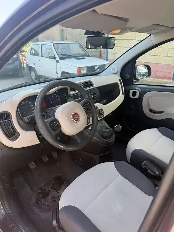 Usata Fiat Panda Lounge 75 CV (55 kW) 2012 Nero Utilitaria