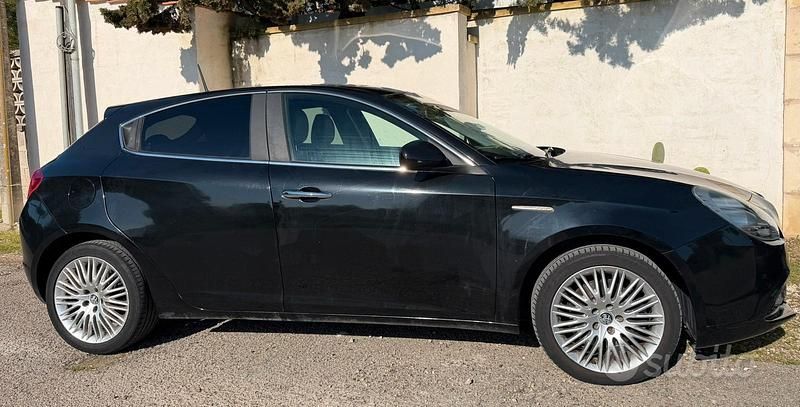 Usata Alfa Romeo Giulietta Exclusive 150 CV (110 kW) 2014 Nero Utilitaria