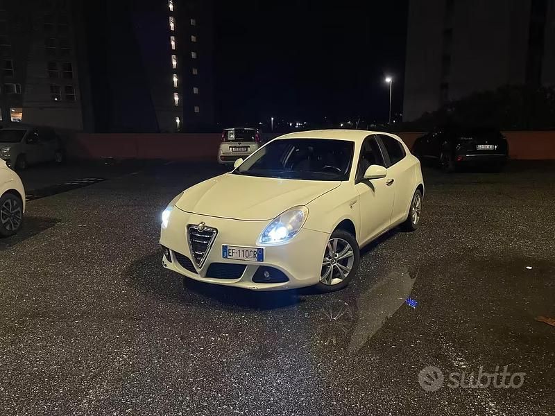 Usata Alfa Romeo Giulietta Distinctive 2010 Bianco Utilitaria