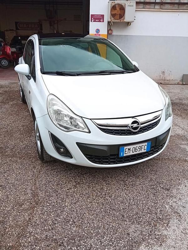 Usata Opel Corsa 95 CV (69 kW) 2012 Bianco Utilitaria