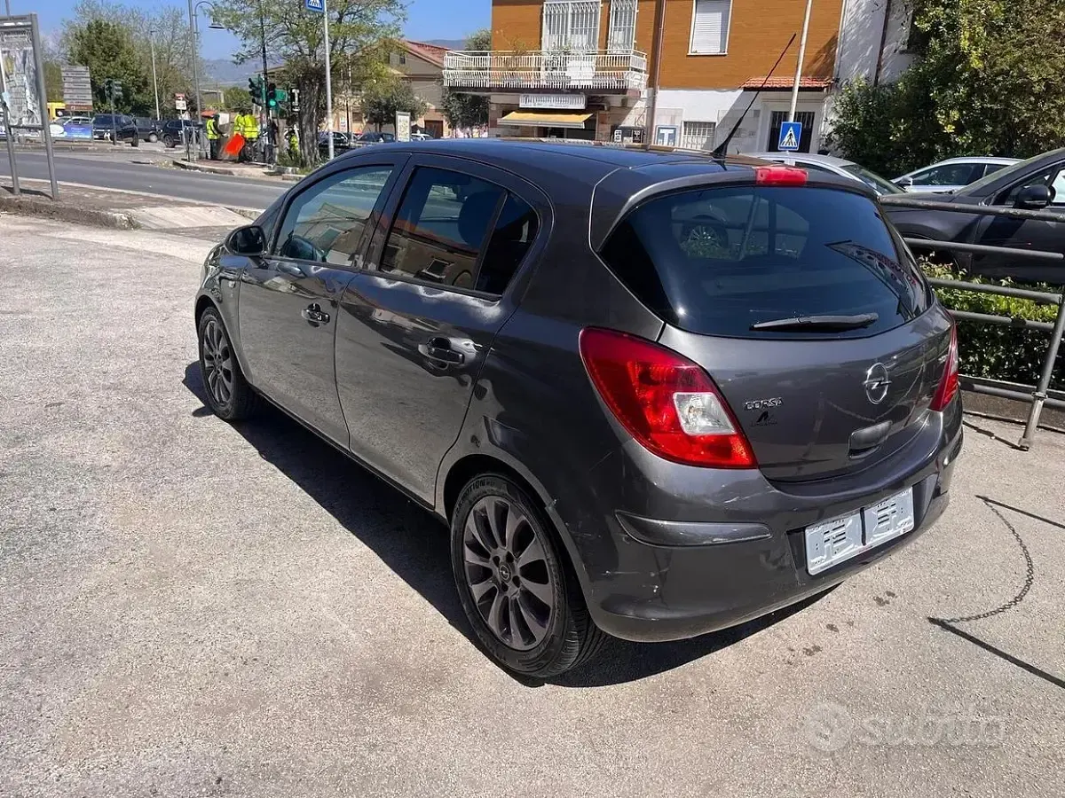 Usata Opel Corsa 75 CV (55 kW) 2011 Grigio Utilitaria