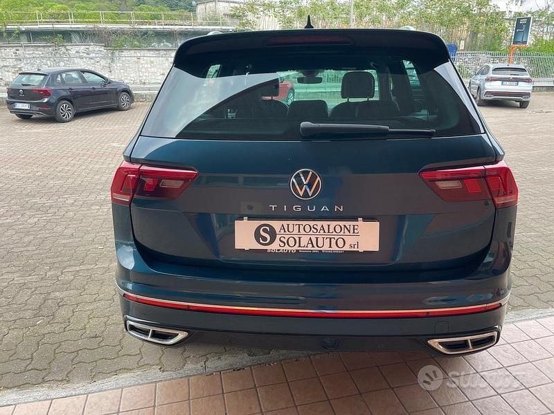 Usata VW Tiguan R-line 150 CV (110 kW) 2024 Blu SUV