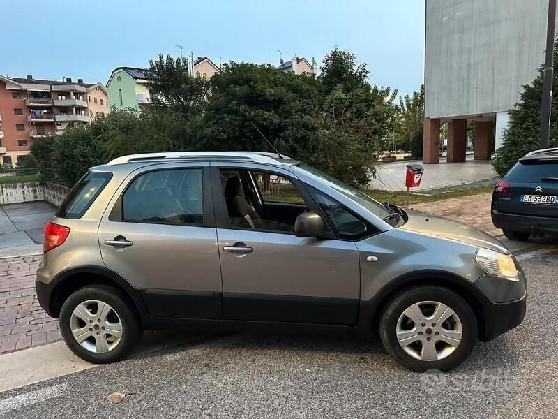 Usata Fiat Sedici Dynamic 120 CV (88 kW) 2009 Grigio SUV