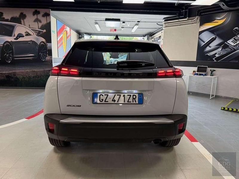 Usata Peugeot 2008 Allure 102 CV (75 kW) 2025 Bianco SUV