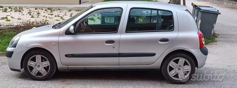 Usata Renault Clio II Dynamique 82 CV (60 kW) 2005 Grigio Utilitaria