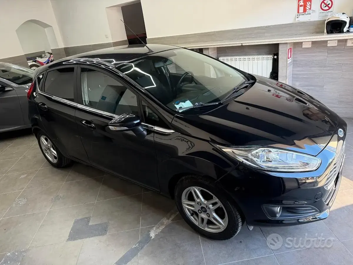 Usado Ford Fiesta Titanium 75 HP (55 kW) 2015 Preto Citadino