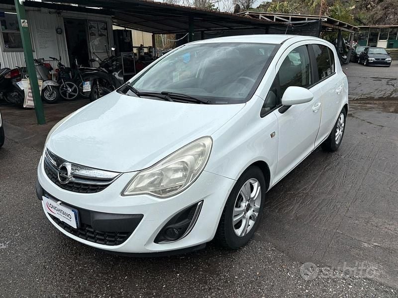Bianco Usata 2013 Opel Corsa Sport Tre volumi | 5490 € (Buon prezzo) - Immagine 1/4